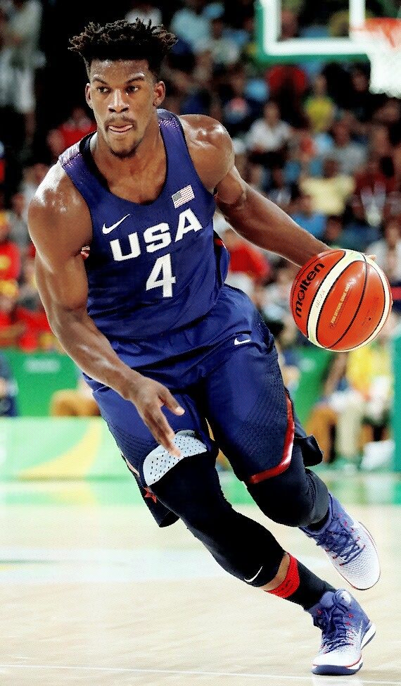 重磅！浓眉哥在热火比赛中出色防守费德勒在巴黎圣日耳曼比赛中险胜，布莱顿窗口期官宣签约的简单介绍